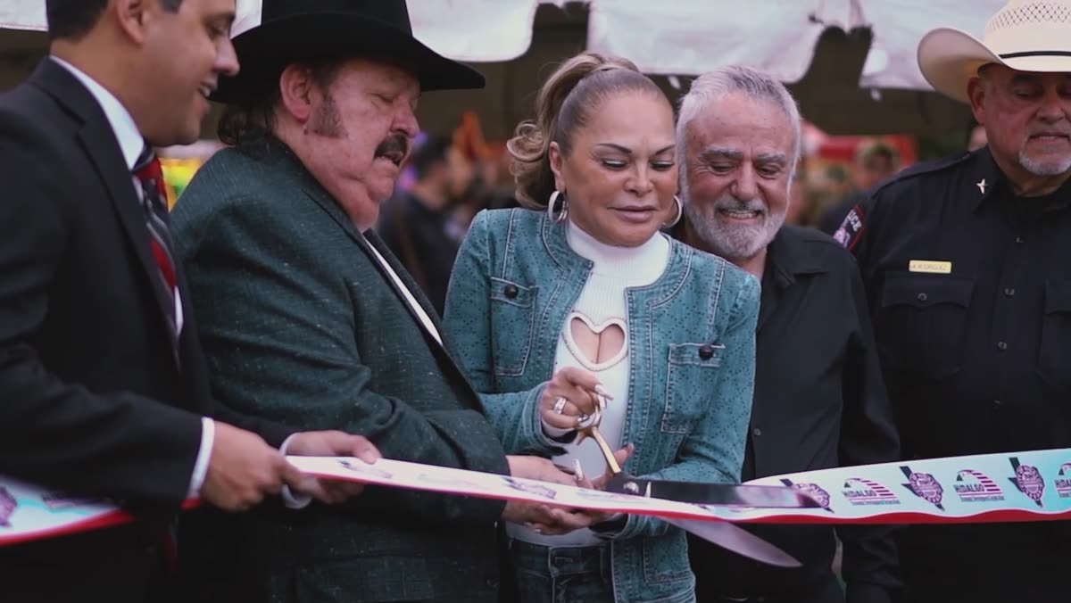 Ribbon-cutting at a La Costeña event opening